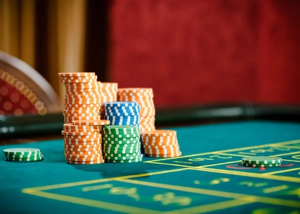 Casino Hold'em hand rankings and betting interface on ggbet login